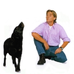 hombre-y-perro-ladrando